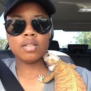 Meet your Posher, Delicia