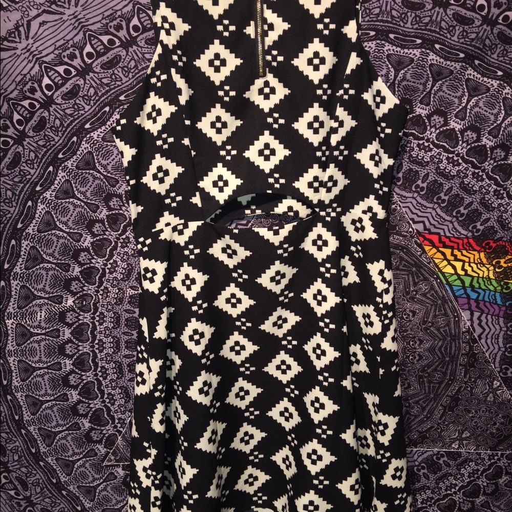 Pattern dress - Picture 3 of 3