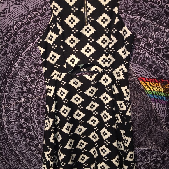 Pattern dress - Picture 3 of 3