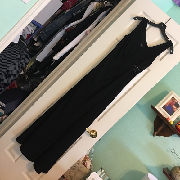 Long formal dress - Picture 3 of 7