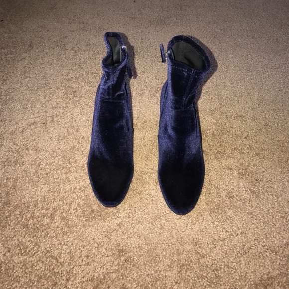 A pair of electric blue suede booties - Picture 2 of 4
