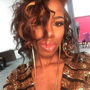 Meet your Posher, Etonya