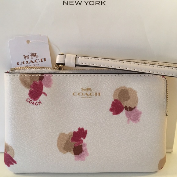Coach Handbags - 🆕COACH NEW WRISTLET 💯AUTHENTIC