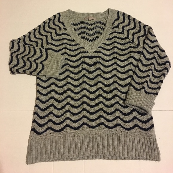 GAP Sweaters - Gap Gray & Blue V-neck Long Sleeve Sweater M