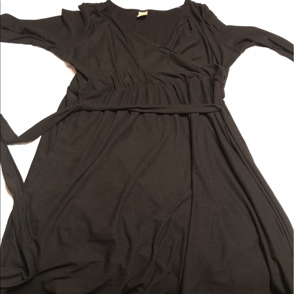 Ladies size 20 black dress. Below the knee
