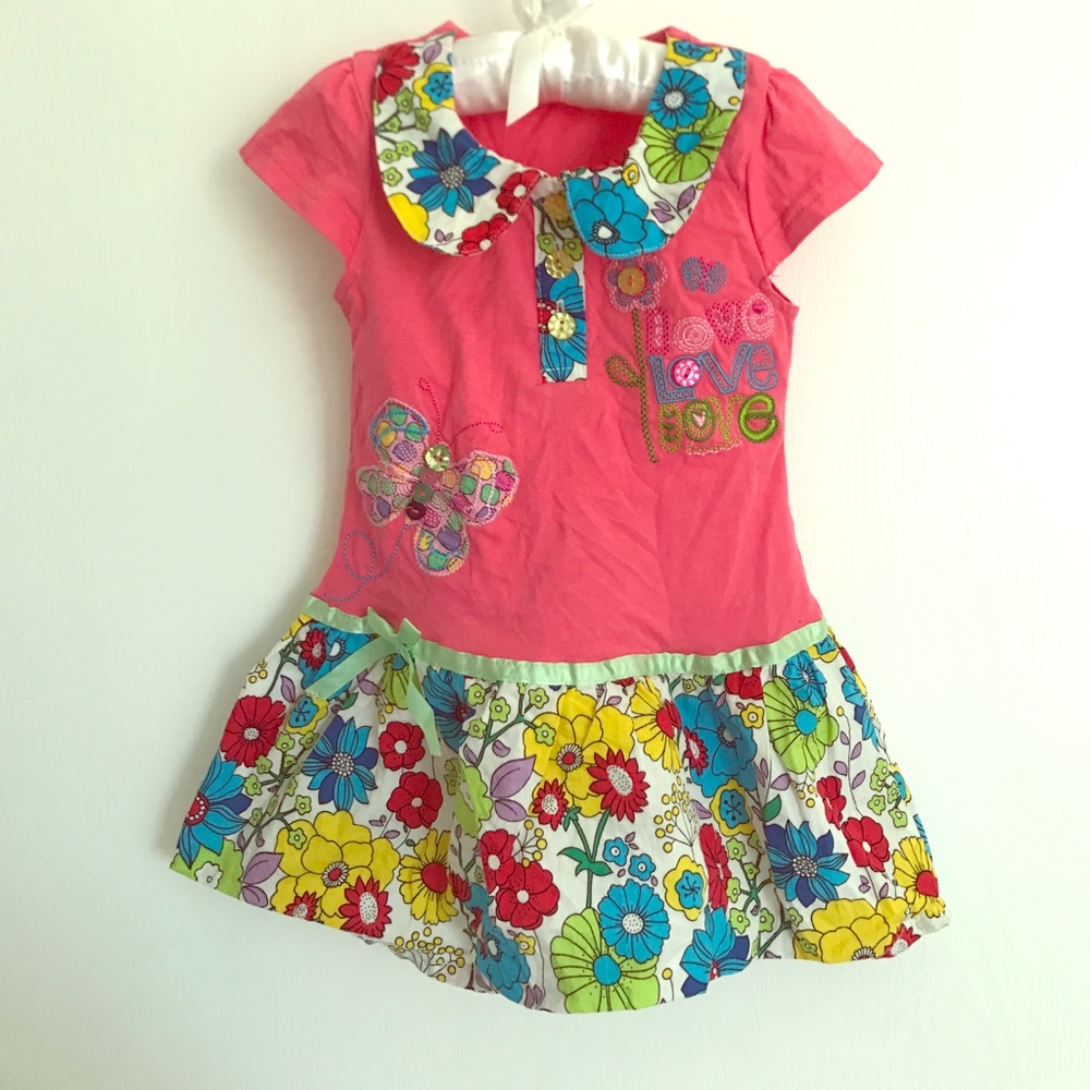 Cute embroidered dress with collar