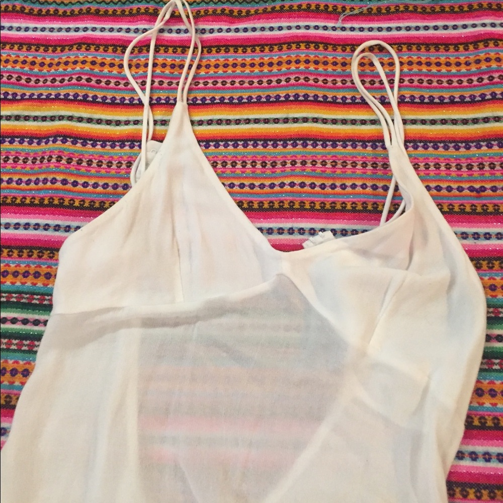 Little white, low-back dress! - Picture 3 of 3