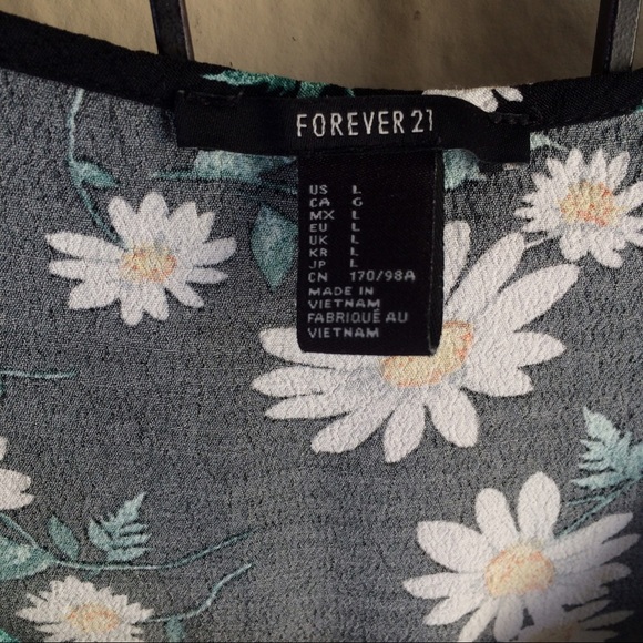 NWOT Forever 21 Floral Blouse. - Picture 2 of 3