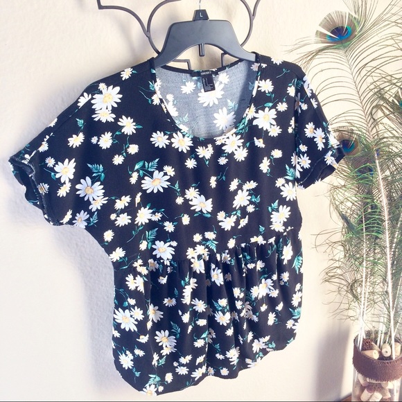 NWOT Forever 21 Floral Blouse. - Picture 3 of 3