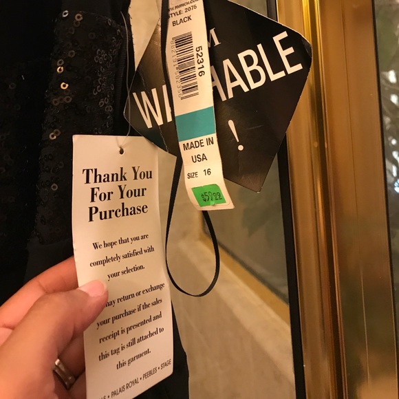 👋🏼Closing Closet Sale👋🏼 - Picture 4 of 5