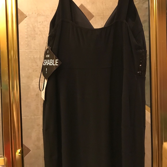 👋🏼Closing Closet Sale👋🏼 - Picture 5 of 5