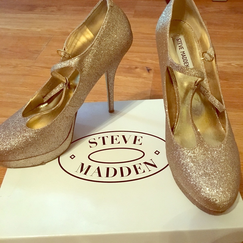 Gold glitter heels!!!