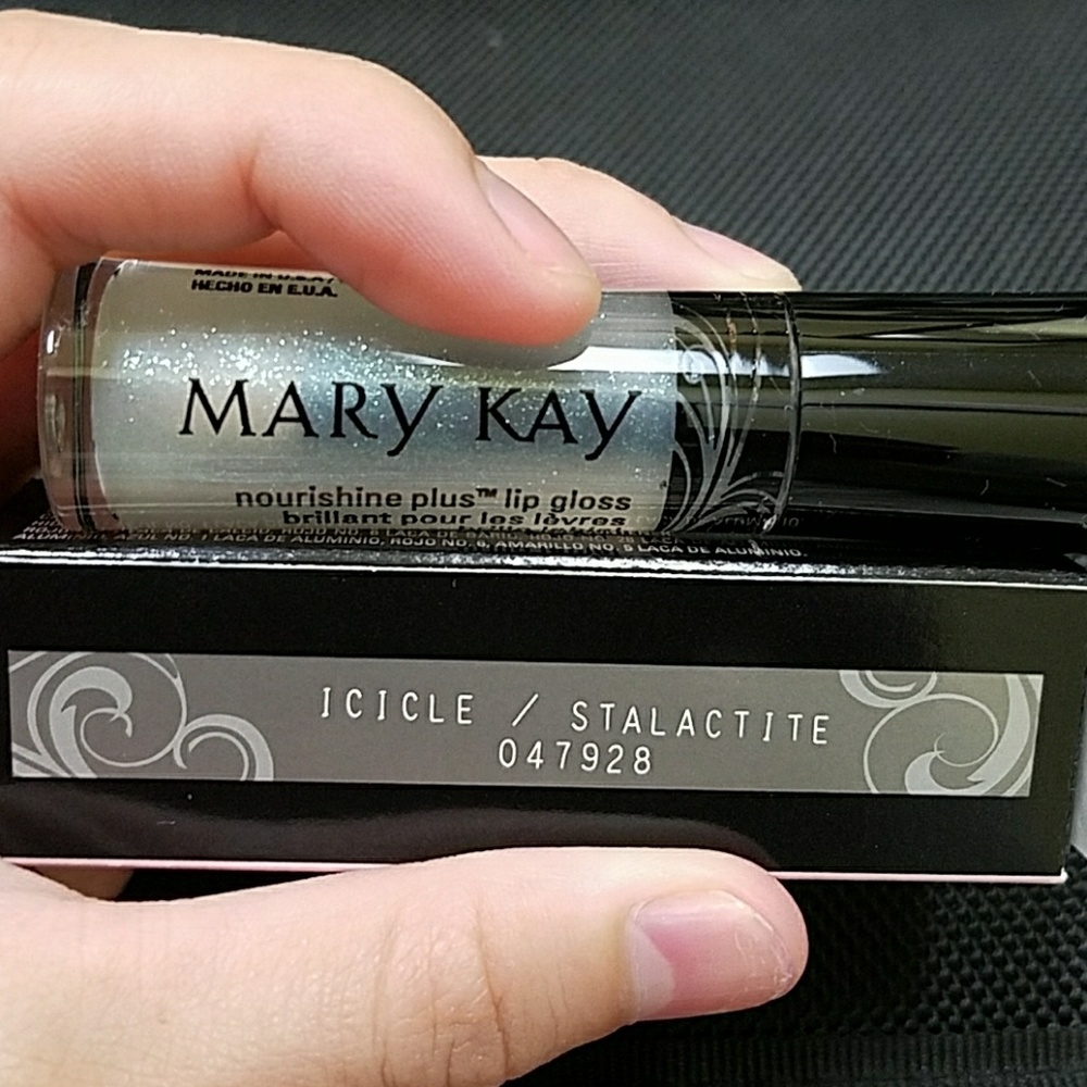 Icicle nourishine plus lip gloss.
