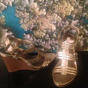 Simply Vera gold wedge sandals