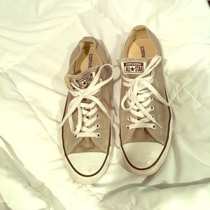Grey low top converse