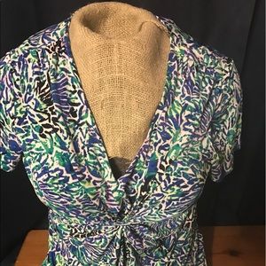 Daisey Fuentes Large Vneck top