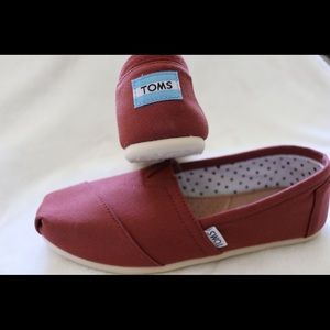 Brand new Toms size 6.5, color picante red