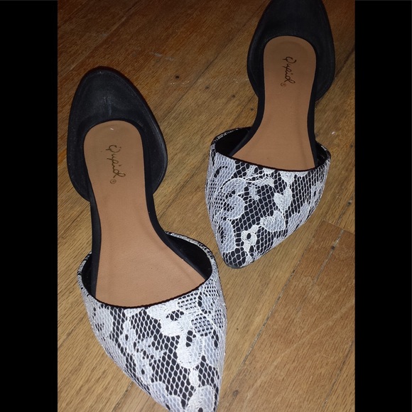 Qupid Shoes - Qupid Pointy Toe Lace D'Orsay Flats