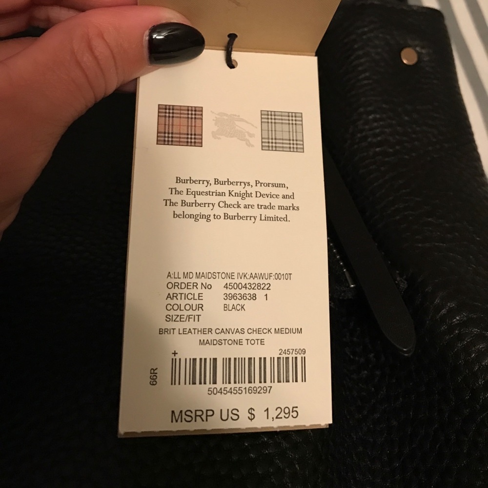 SOLD!!  Burberry Maidstone Purse - Picture 2 of 8