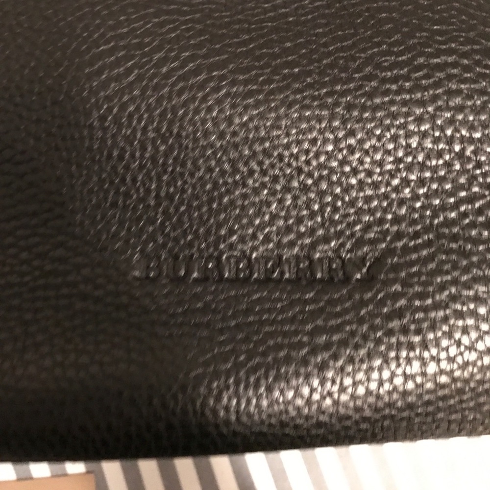SOLD!!  Burberry Maidstone Purse - Picture 3 of 8