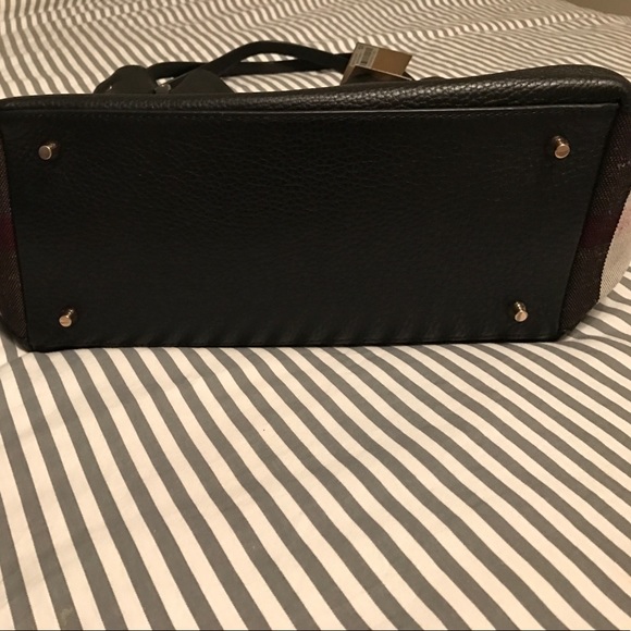 SOLD!!  Burberry Maidstone Purse - Picture 4 of 8