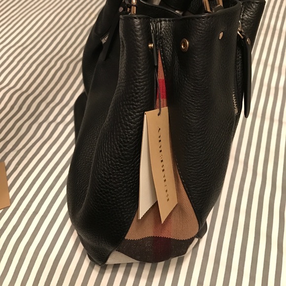 SOLD!!  Burberry Maidstone Purse - Picture 5 of 8
