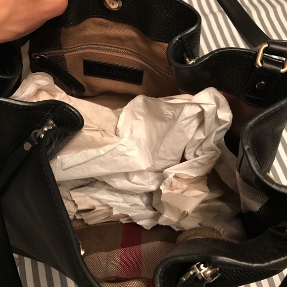 SOLD!!  Burberry Maidstone Purse - Picture 6 of 8