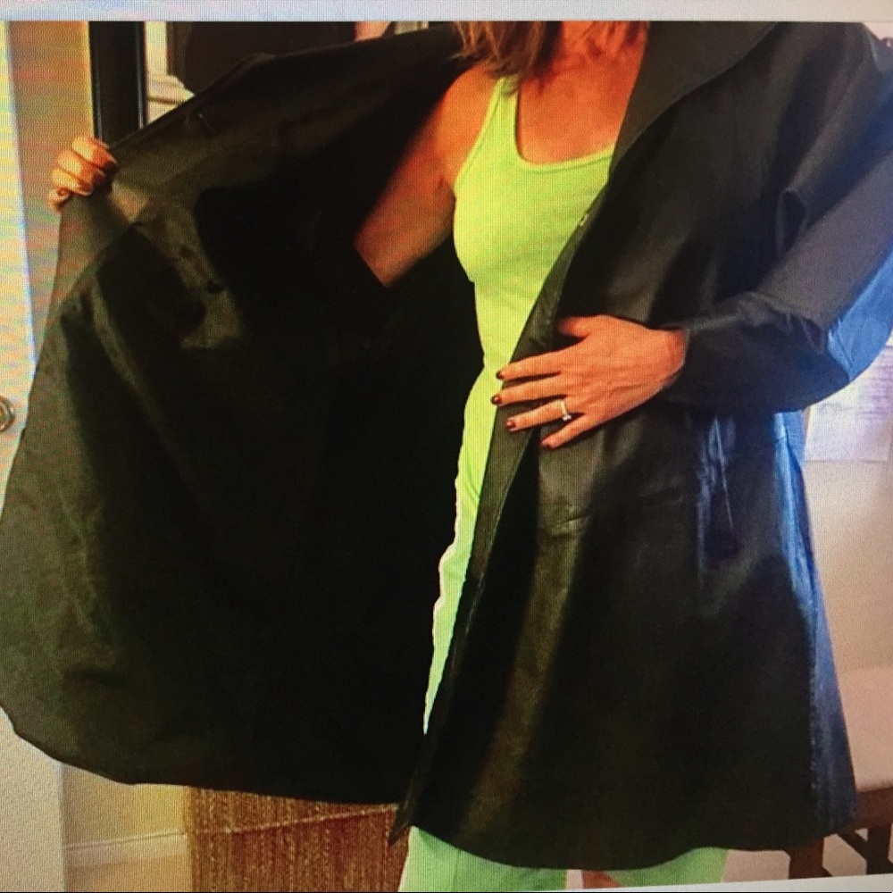 Brandon Thomas Ladies Medium Leather Coat/Jacket.