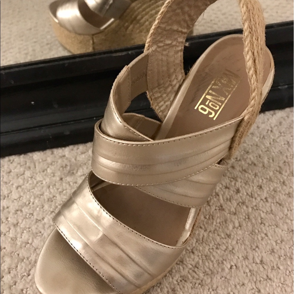 Formal gold wedges
