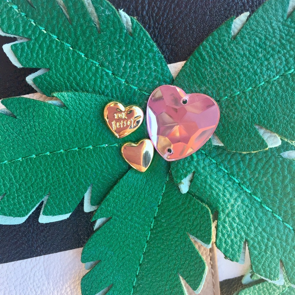 Betsey Johnson Palm Tree Black & Bone Tote 🌴 - Picture 4 of 6