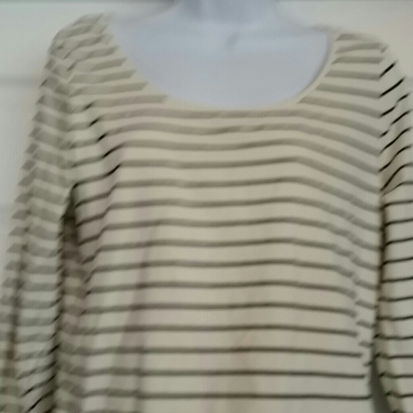 Size large women's blouse - Picture 2 of 3