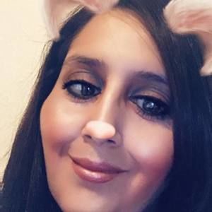 Meet your Posher, Mona