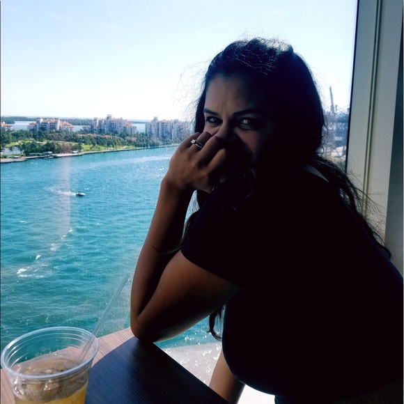 Meet the Posher - Picture 3 of 8