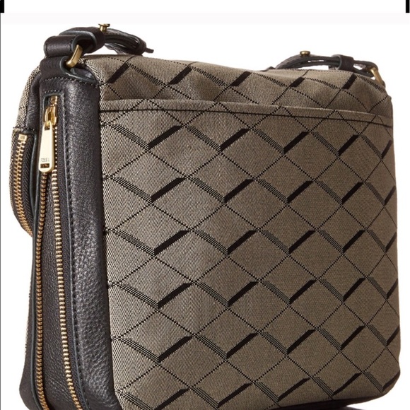 Beautiful Fossil crossbody Preston Flap used 1 wk - Picture 2 of 8