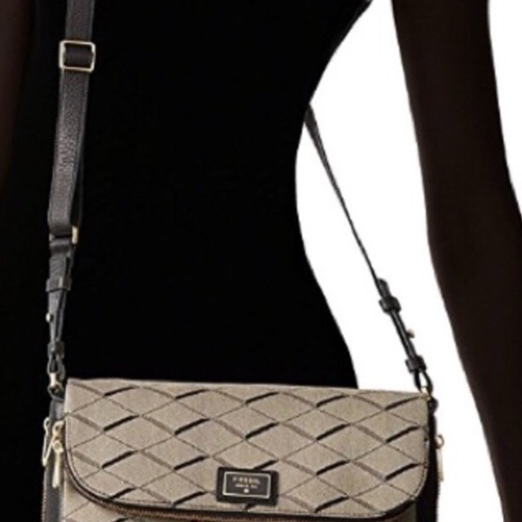 Beautiful Fossil crossbody Preston Flap used 1 wk - Picture 4 of 8