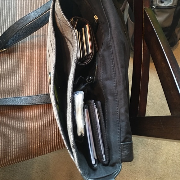 Beautiful Fossil crossbody Preston Flap used 1 wk - Picture 5 of 8