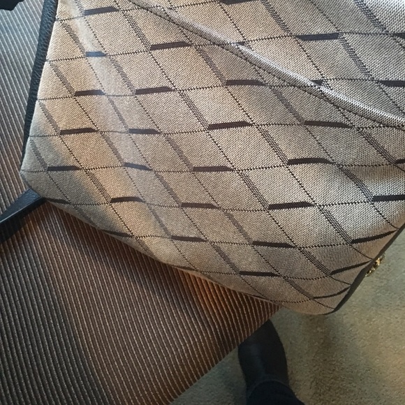 Beautiful Fossil crossbody Preston Flap used 1 wk - Picture 7 of 8