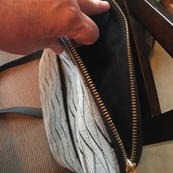 Beautiful Fossil crossbody Preston Flap used 1 wk - Picture 8 of 8