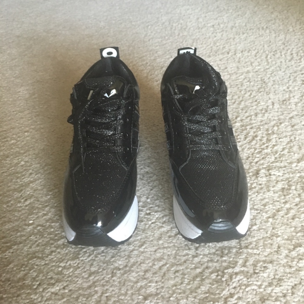 Black high sneakers.