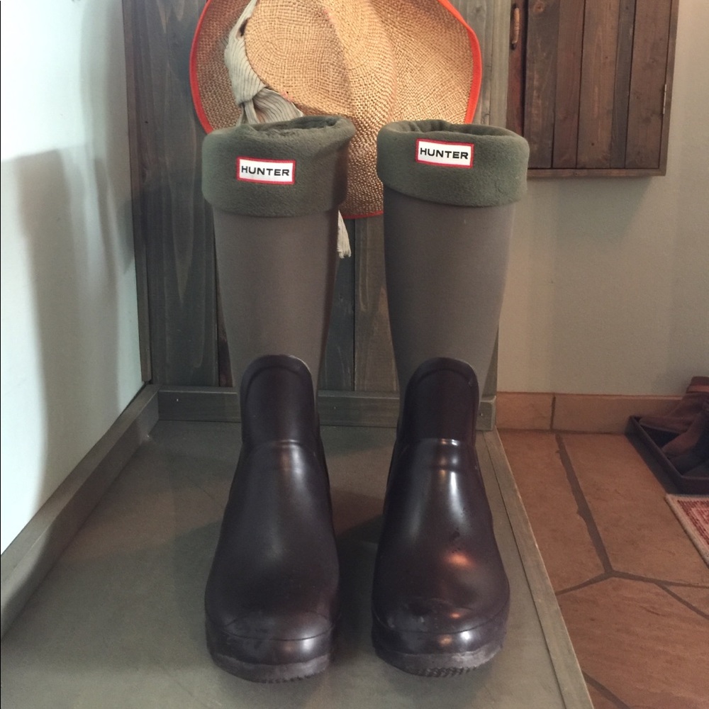 Hunters w socks! Like new