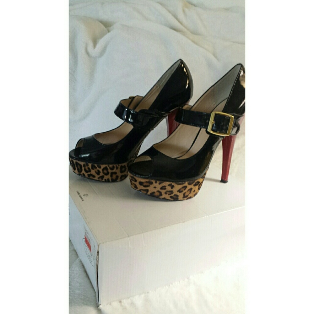 Sale!! Steve Madden Patent & Leopard  Peeptoe