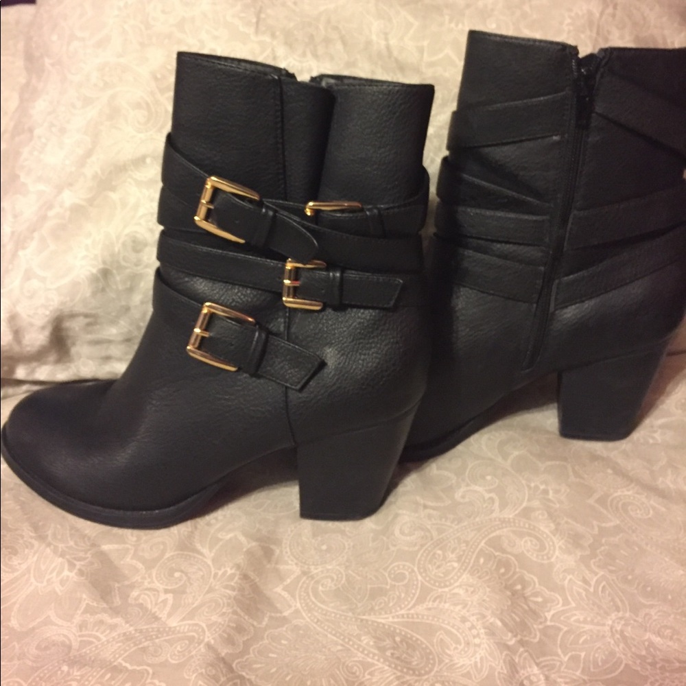 Heel ankle booties