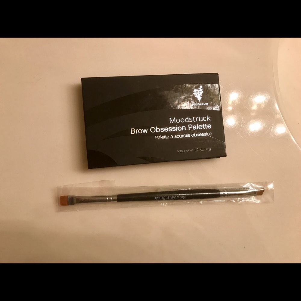 Younique brow palette & brush used twice
