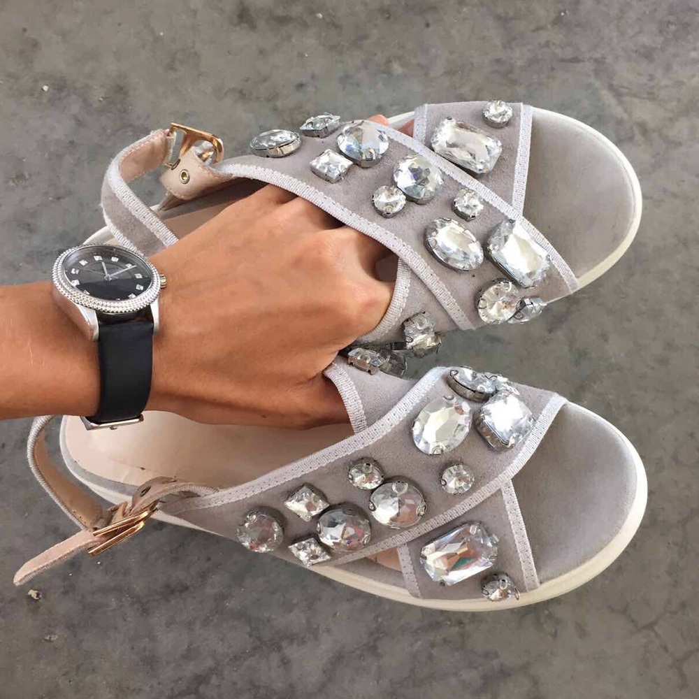 GORGEOUS SMALL PLATFORM GREY SANDALS WITH STONES