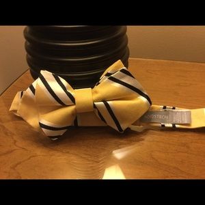 Nordstrom kids bow tie NWOT