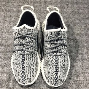Yeezy Boost 350; Size Euro 39.5 [U.S. 6.5M/9.5W]