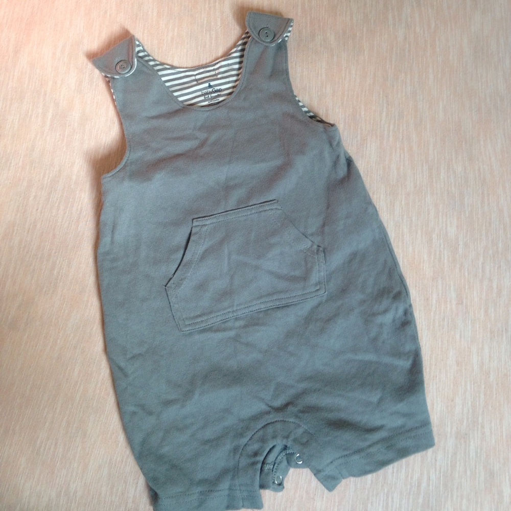 Gray Baby Gap jumper