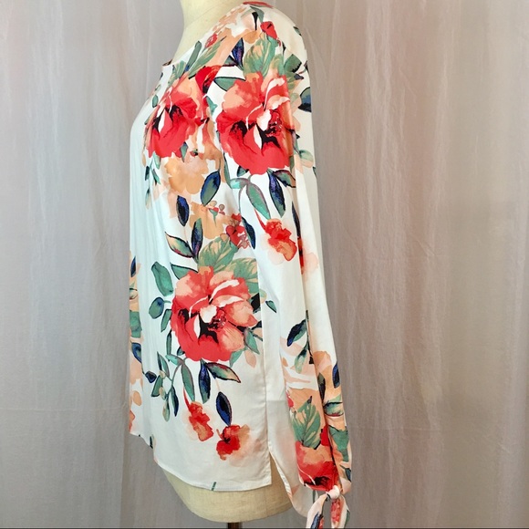 LAST ONE!! Jessa Floral Cotton Tunic Tie Sleeve - Picture 4 of 8
