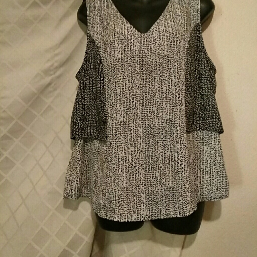 Black - white sleeveless blouse