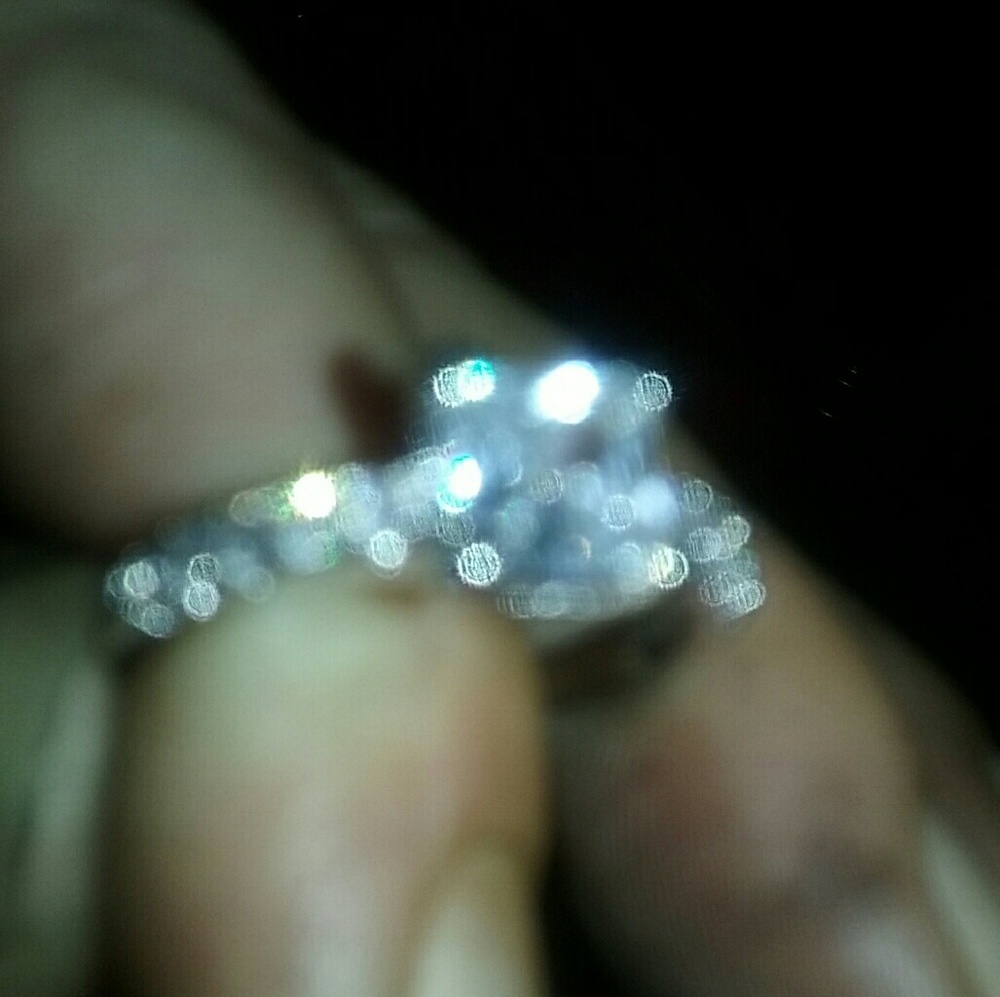 Engagement ring - Picture 4 of 4